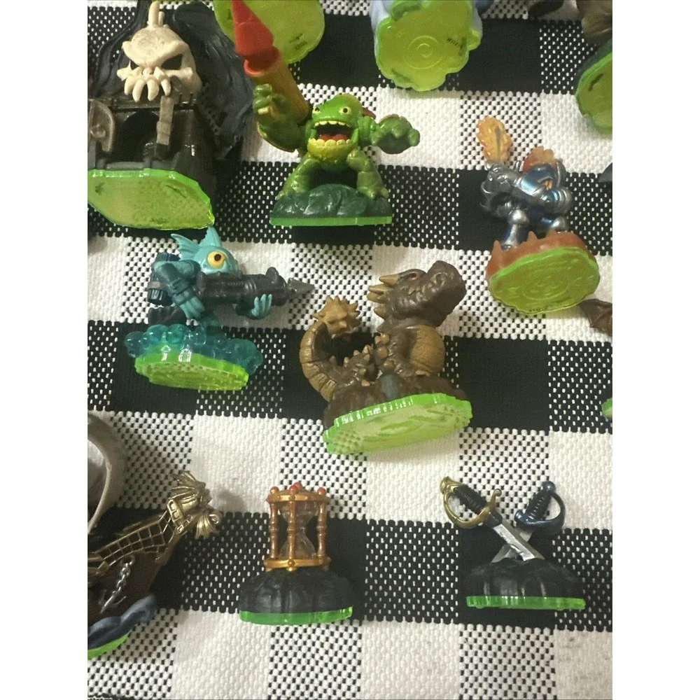 MASSIVE Skylander Lot with‎ Cards Great Condition